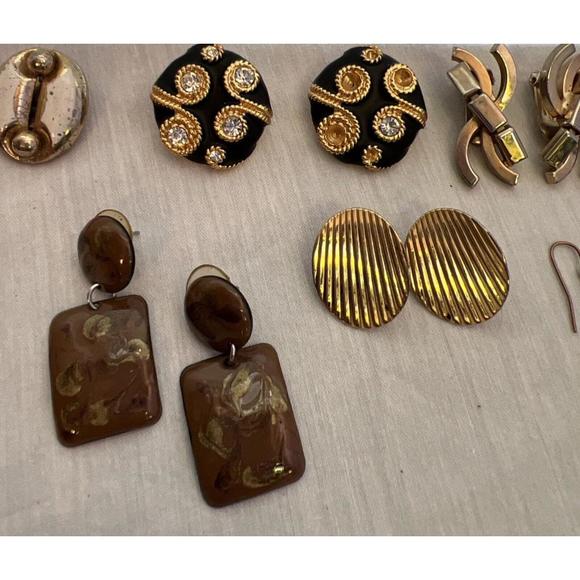 Lot Of 12 Vintage Ear Rings Various kinds and styles Jewelry Clip Ons - Picture 3 of 6